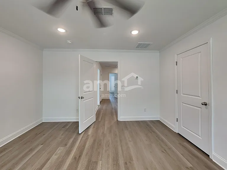1112 Livengood Way — Photo 8