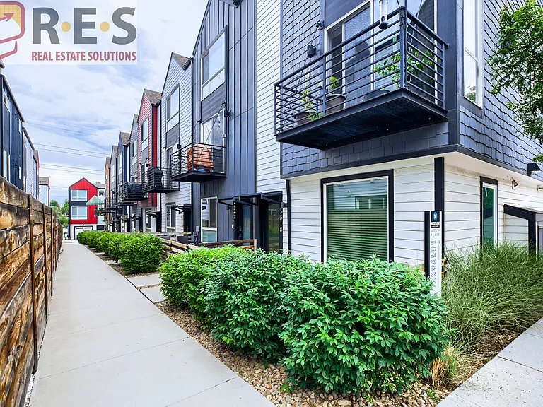 5566 W 11th Pl — Photo 2