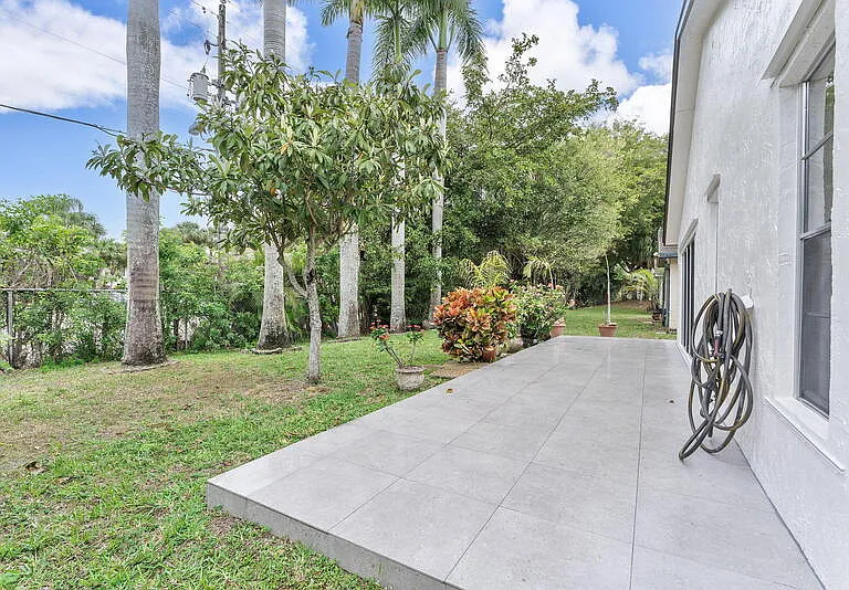 9180 Pine Springs Dr — Photo 25