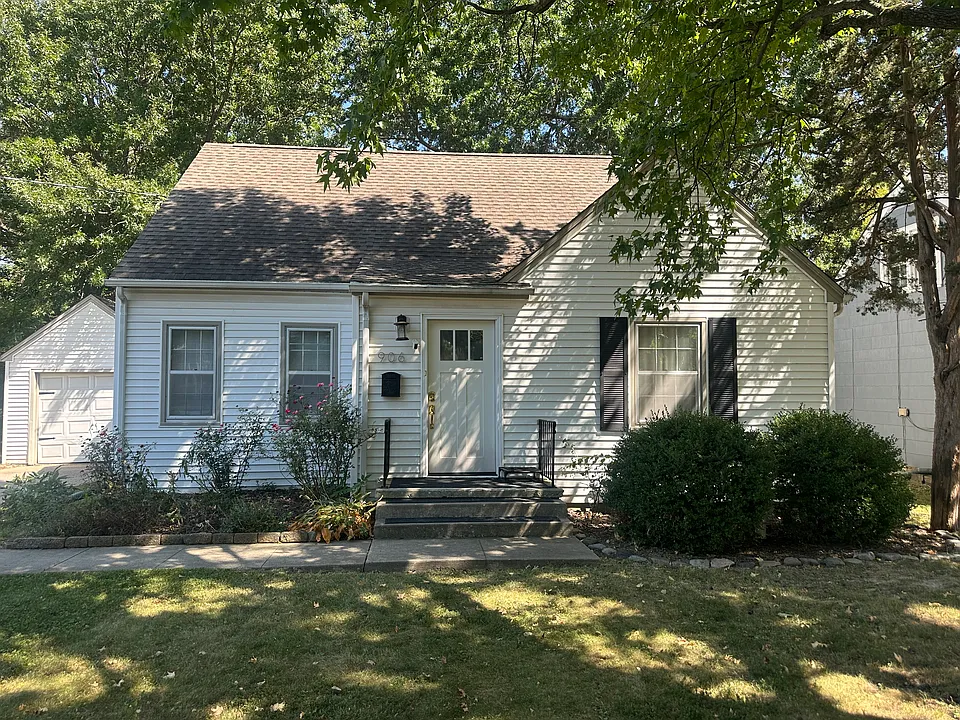 906 Hardin St