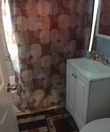 5th image of 821 W 50th Pl