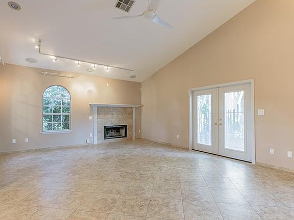 4th image of 4039 Golfside Dr