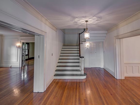 4th image of 207 Oaklawn Ave
