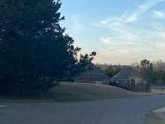 Exterior Neighborhood (street photo)