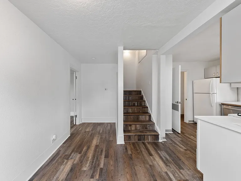 421 S College St #4 — Photo 8