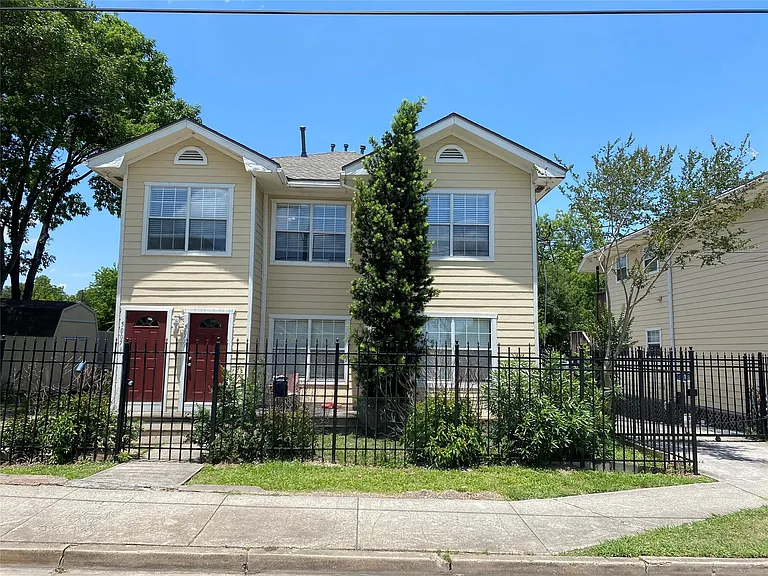 5007 Polk St — Photo 1