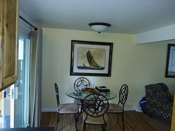 eating space in kitchen