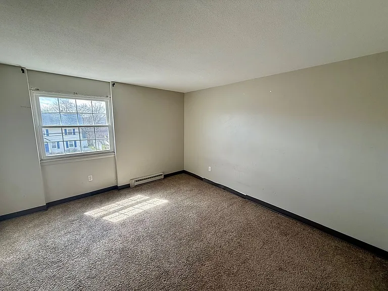 Courtview Square Apartments — Photo 5