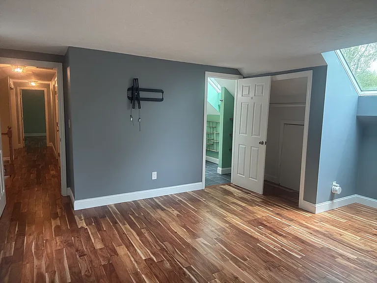 Main Bedroom with Ensuite 3/4 Bath