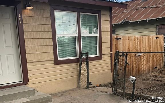 3rd image of 223 Ceralvo St