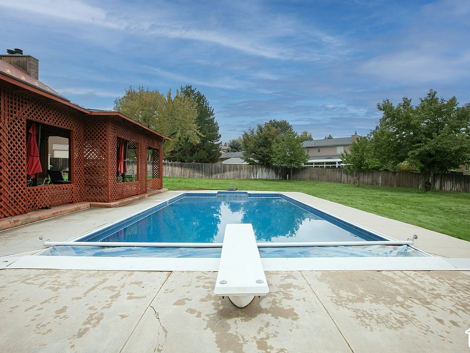 1st image of 9650 S Buttonwood Dr E