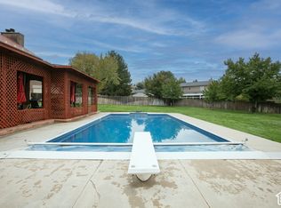 9650 S Buttonwood Dr E, Sandy, UT 84092