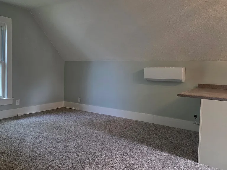 915 1/2 S 8th St #915-1/2 — Photo 7
