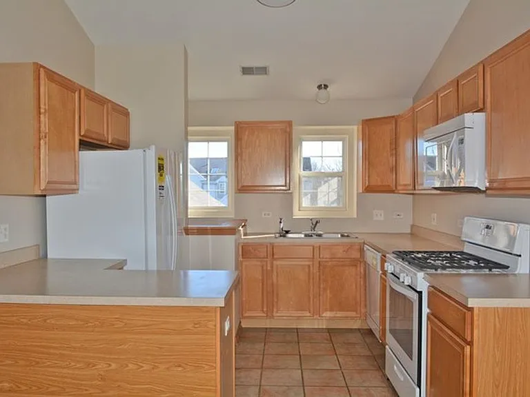 2527 Sheehan Dr #202 — Photo 3