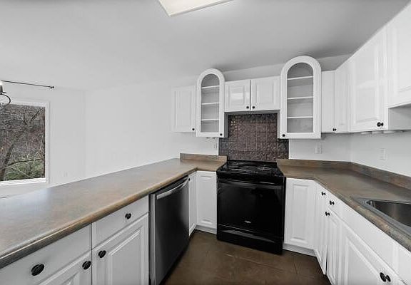 4th image of 1209 Edelweiss Dr