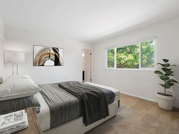 4th image of 900 La Fiesta Way