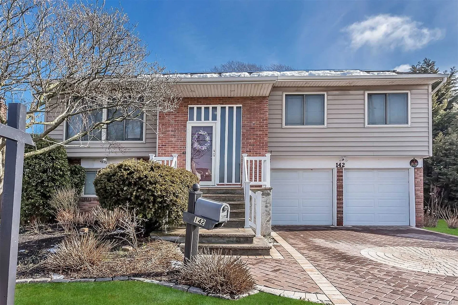 142 Regent Dr photo 1