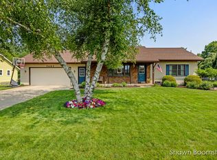 7497 Sunview Dr SE, Grand Rapids, MI 49548