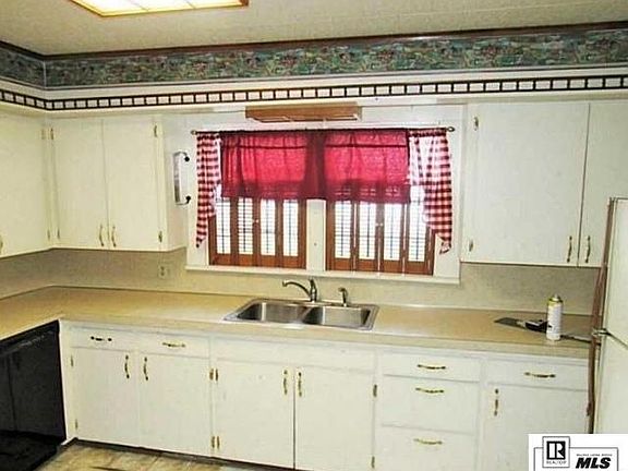 3rd image of 2169 Dogwood Dr
