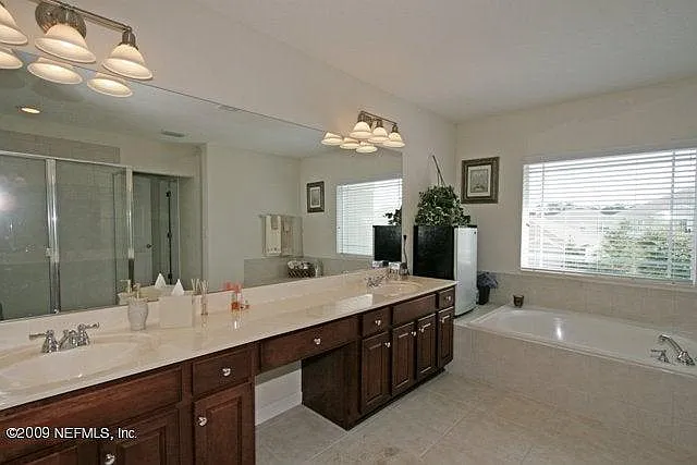 3914 Highgate Ct — Photo 11