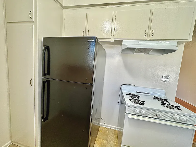 8750 Woodman Ave #18 — Photo 9