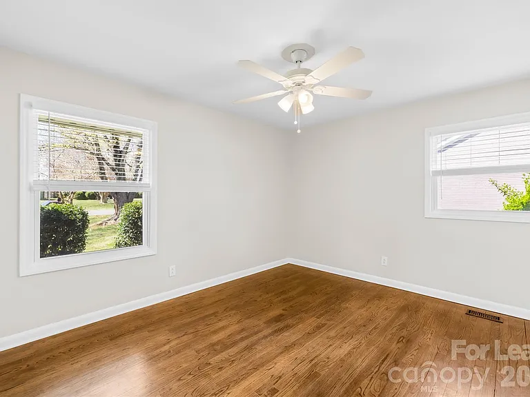 4033 Woodgreen Ter — Photo 17