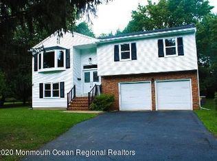 17 Carriage Rd N, Hazlet, NJ 07730