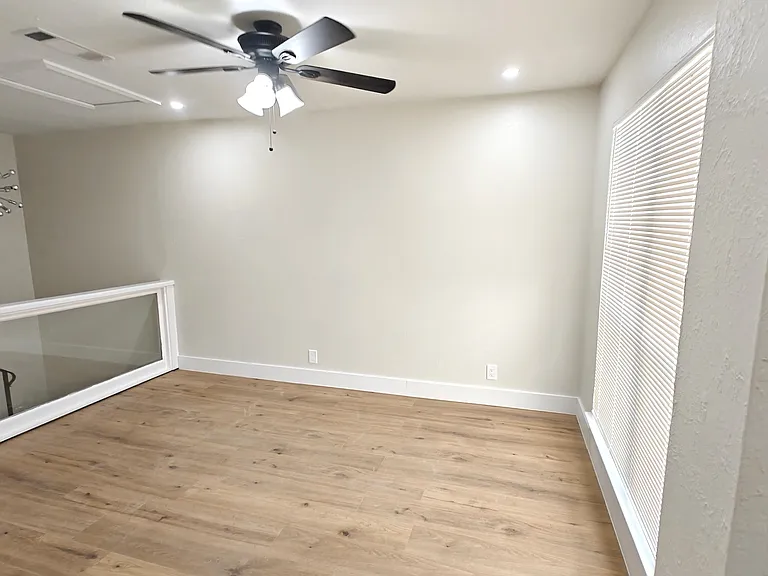 Upstairs Loft / sitting area