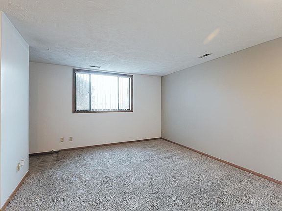 3rd image of 5519 S 31st St #2X1