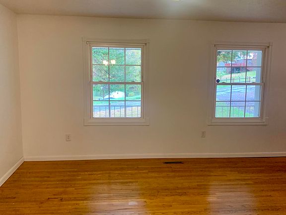 3rd image of 469 Clay St