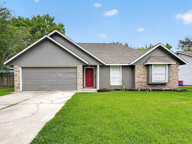 7429 Elbridge Ln — Photo 1