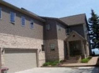 5190 Lakeshore Rd, Fort Gratiot, MI 48059