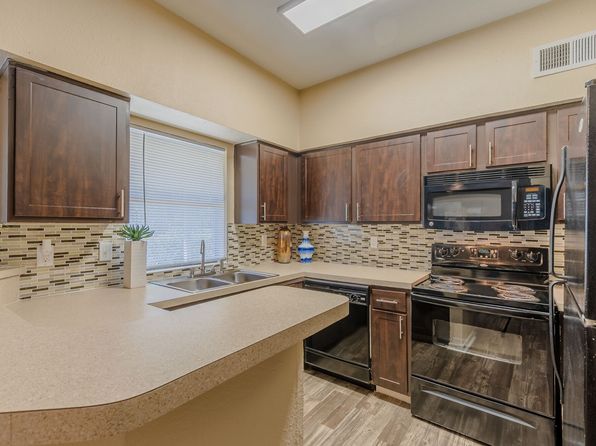 1901 Pinehurst Ln #2215