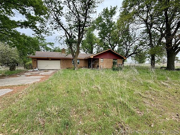 2nd image of 1214 Vinson Ln