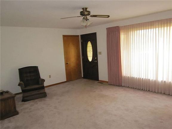 5th image of 323 N Elm St