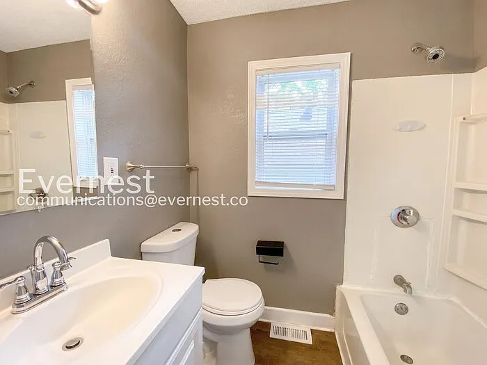 3017 E 51st St — Photo 9