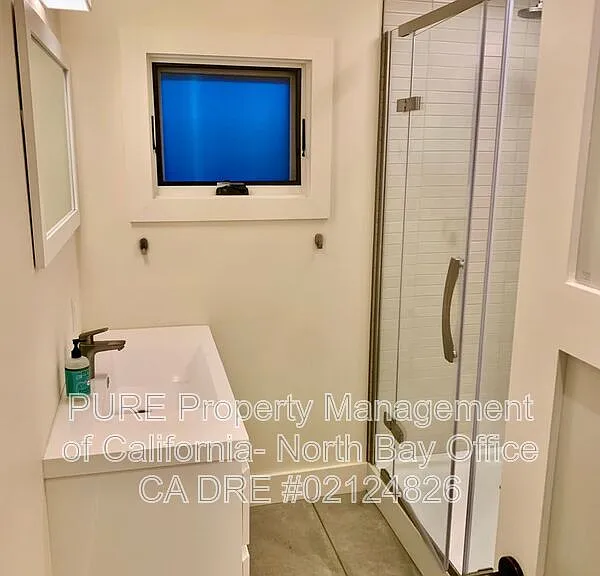 945 Brown St #B — Photo 12