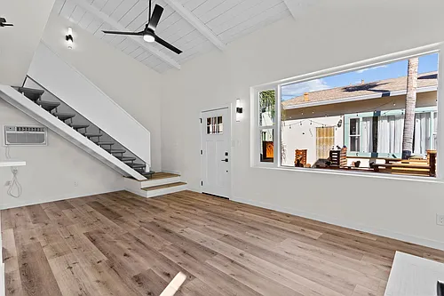 2055 Thomas Ave Photo 1