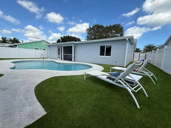 516 E Whitney Dr — Photo 44