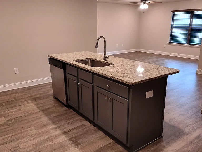 Eastland Cir — Photo 5