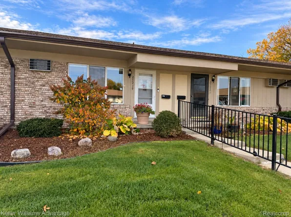 25219 Potomac Dr, South Lyon, MI 48178