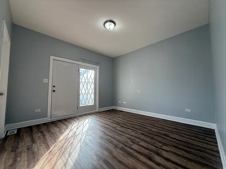 2923 W Arthington St #2 — Photo 8