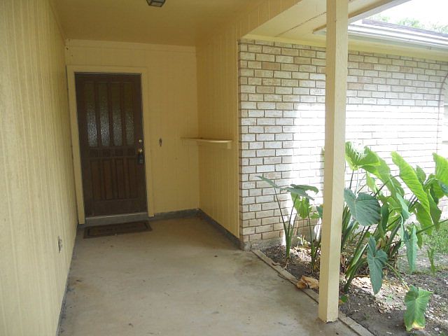 1st image of 116 Huisache St