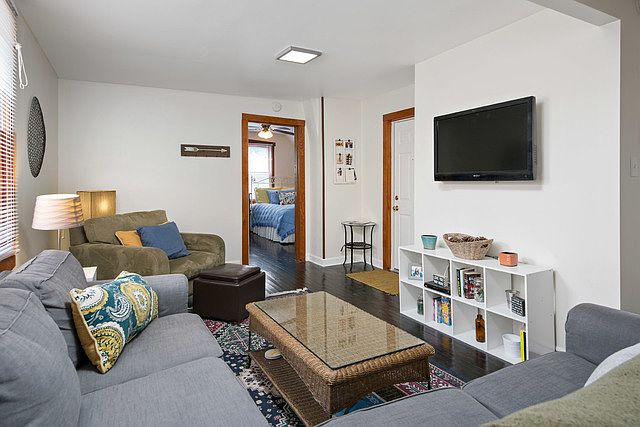1st image of 1512 W School St APT 3