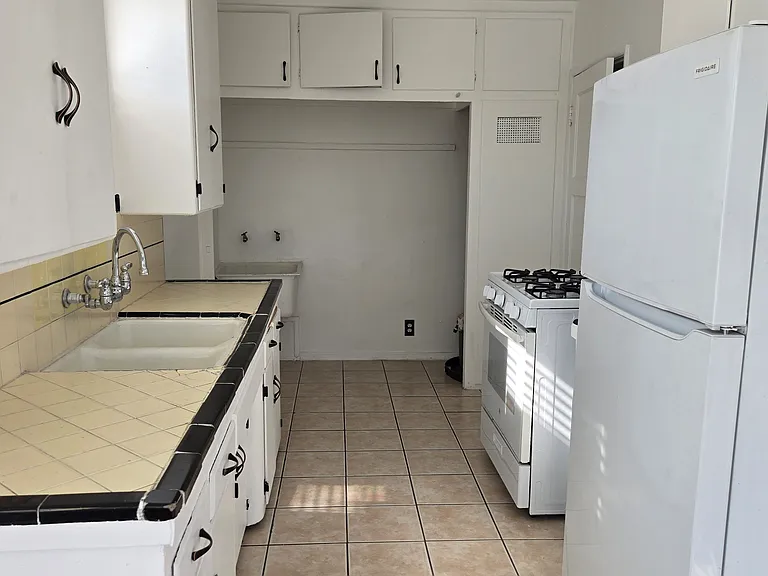 3554 Locke Ave — Photo 11