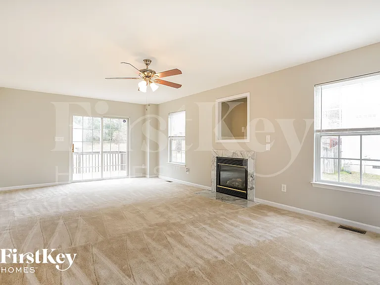 809 Hounds Chase Dr — Photo 4