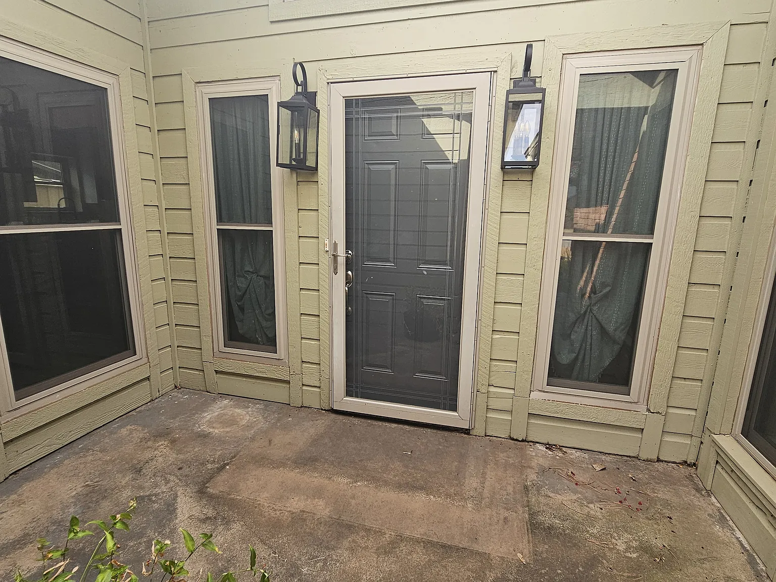 3 bed, 1700 sqft, $2,100 — Photo 2