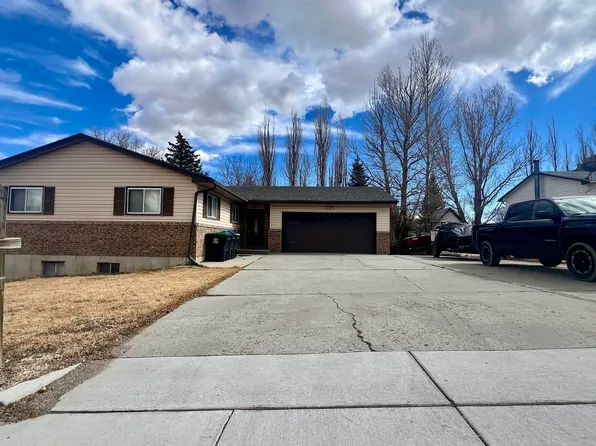 530 Knotty Pine St, Green River, WY 82935