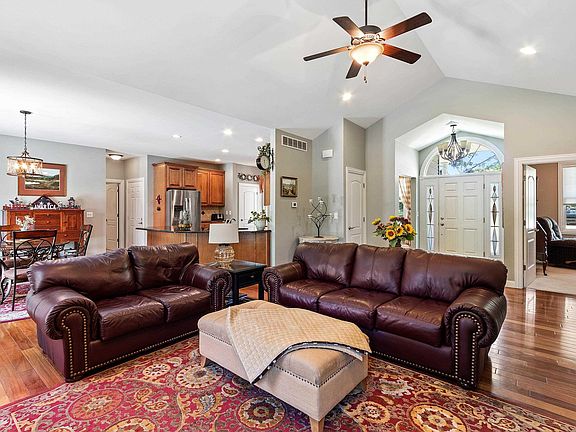5th image of 1212 Winterberry Ln