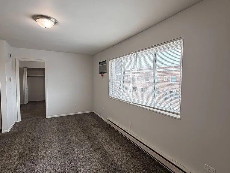 1302 W Sycamore St — Photo 3